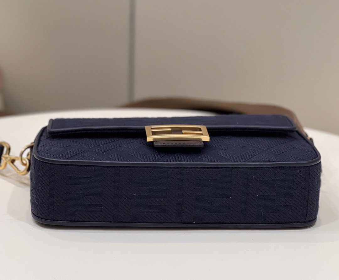 FI Baguette Dark Blue For Women, Handbags, Shoulder And Crossbody Bags, 10.6in/27cm FF 8BR600AC9OF19PO