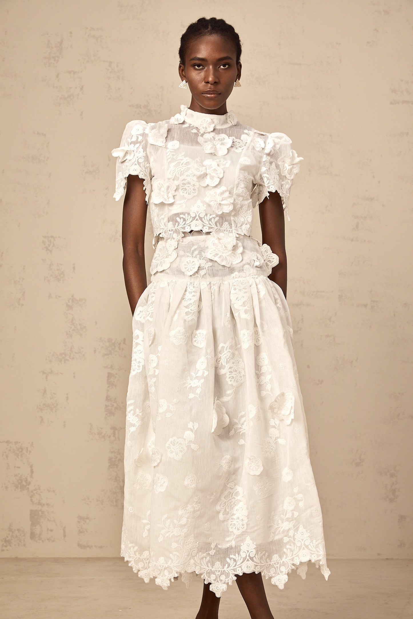 Thérèse white flower-embroidered top & skirt matching set