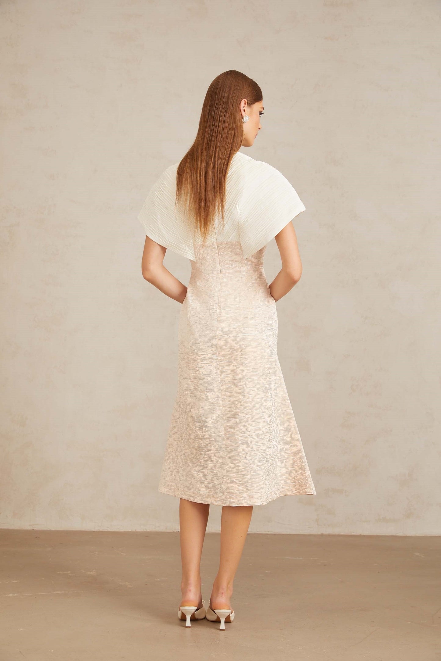 Clémence White Textured Midi Dress with 3D Petal
