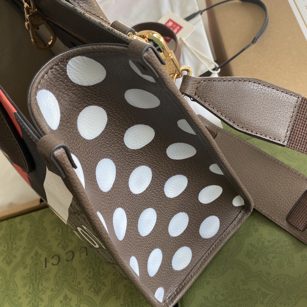 gg Medium Tote With Geometric Print Beige And Ebony gg Supreme Canvas With Geometric And Web Print For Women 14.8in/37.5cm gg 674148 UQHHG 8678