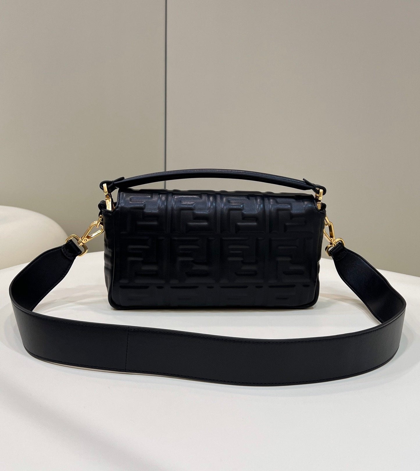FI Baguette Black For Women, Handbags, Shoulder And Crossbody Bags 10.6in/27cm FF 8BR600A72VF15ZW