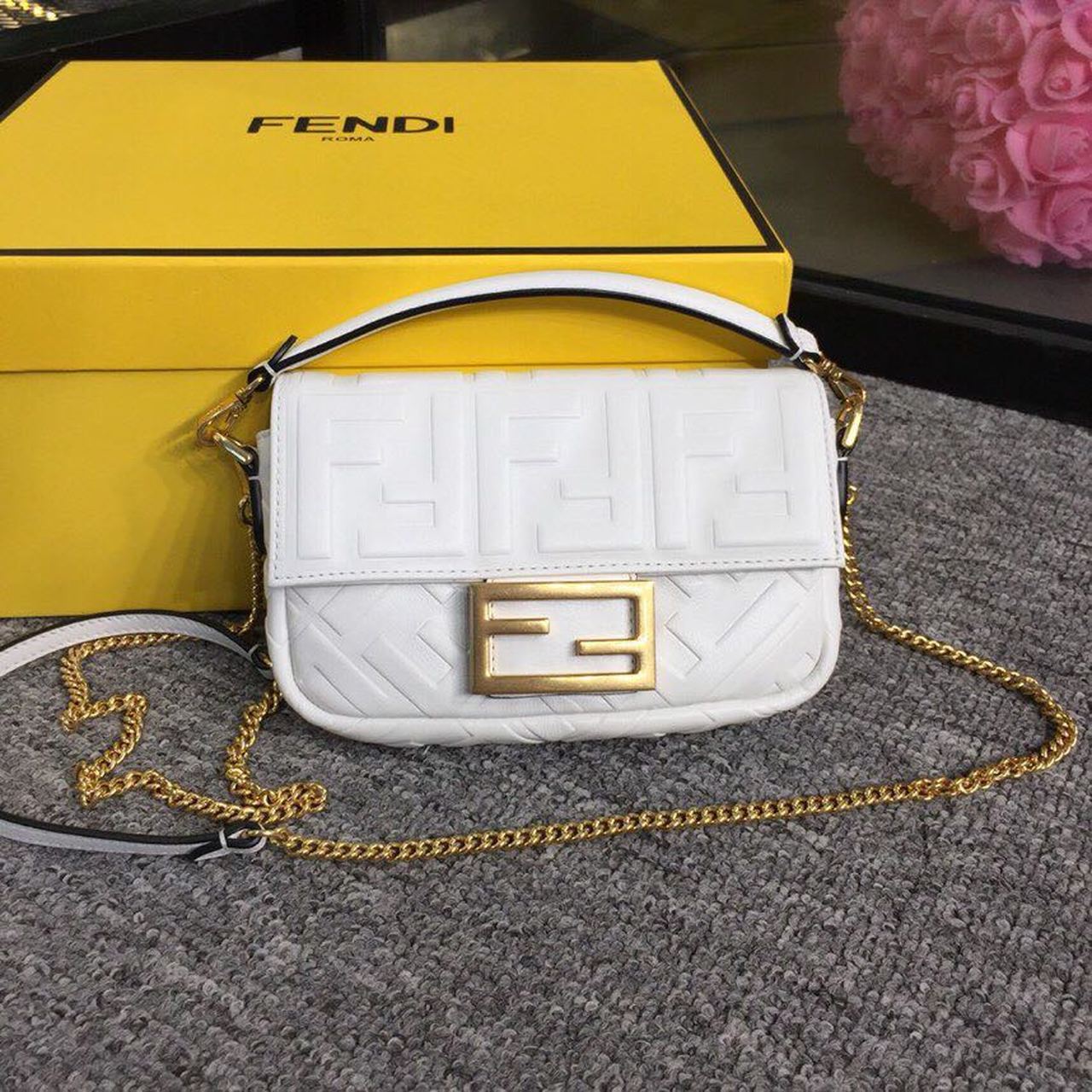 FI Baguette Nappa White For Women, Handbags, Shoulder And Crossbody Bags 7.4in/19cm FF 8BS017A72VF15AO