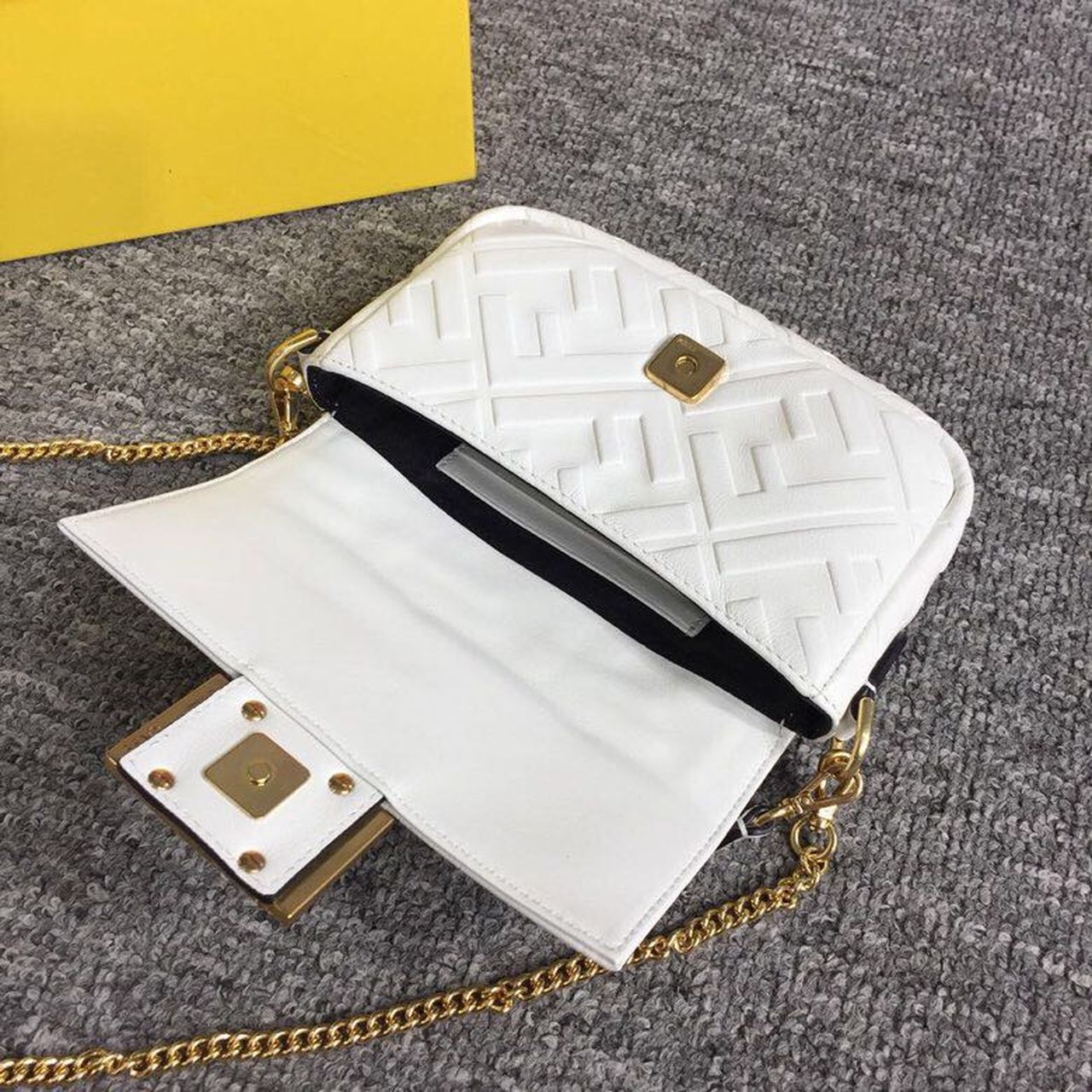 FI Baguette Nappa White For Women, Handbags, Shoulder And Crossbody Bags 7.4in/19cm FF 8BS017A72VF15AO