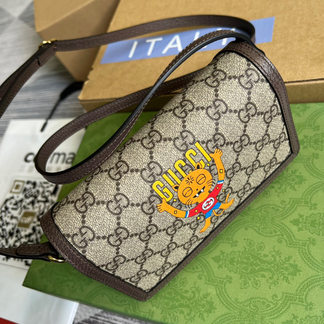 gg Mini Kitten Printed Monogrammed Coated-Canvas Messenger Bag Beige And Ebony gg Supreme Canvas, An Eco-Friendly Material For Women 7.1in/18cm gg
