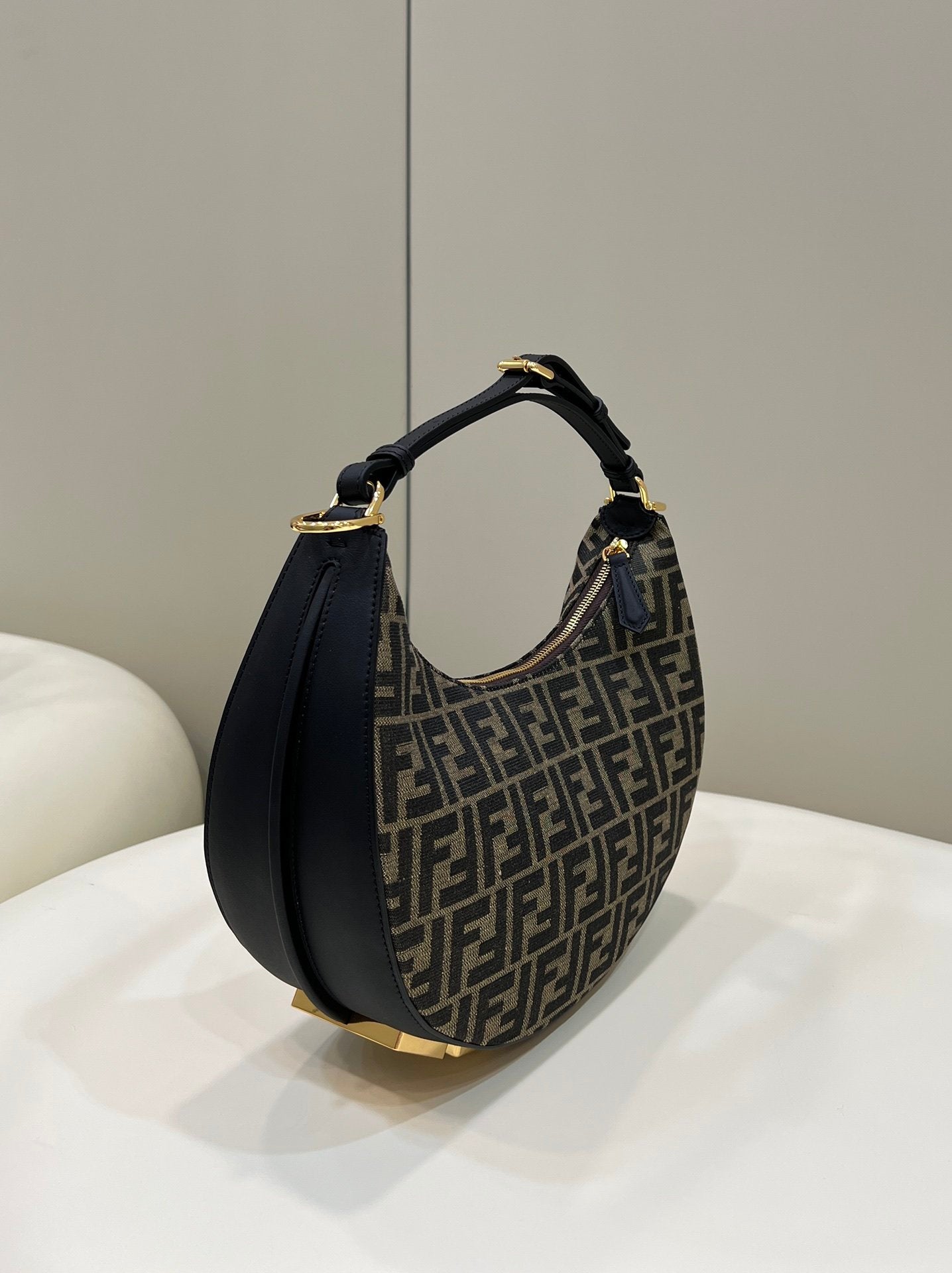 FI FIgraphy Small Brown For Women, Handbags, Shoulder Bags 11.4in/29cm 8BR798