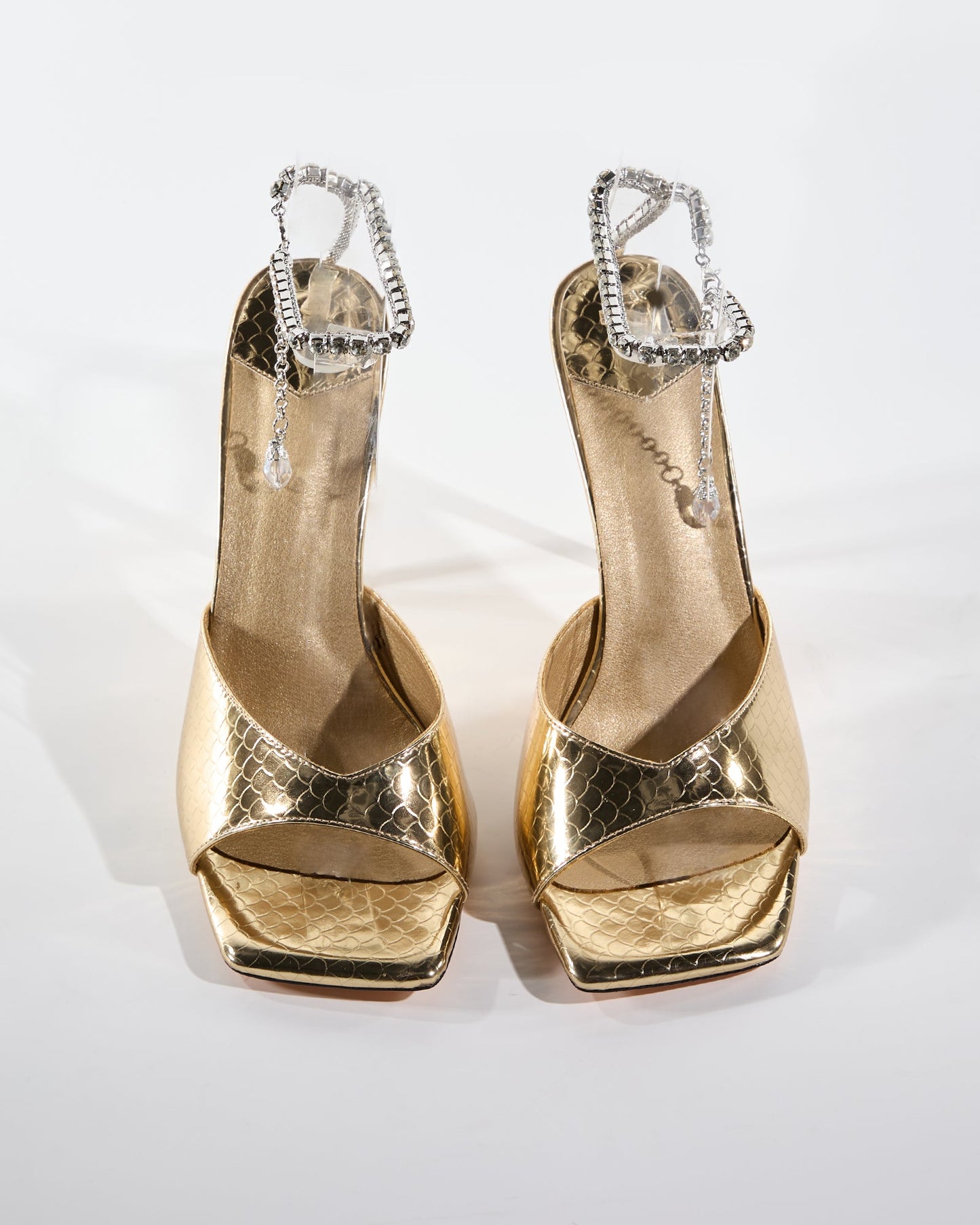Bryn Fish Scales Diamond Strap Sandals In Gold
