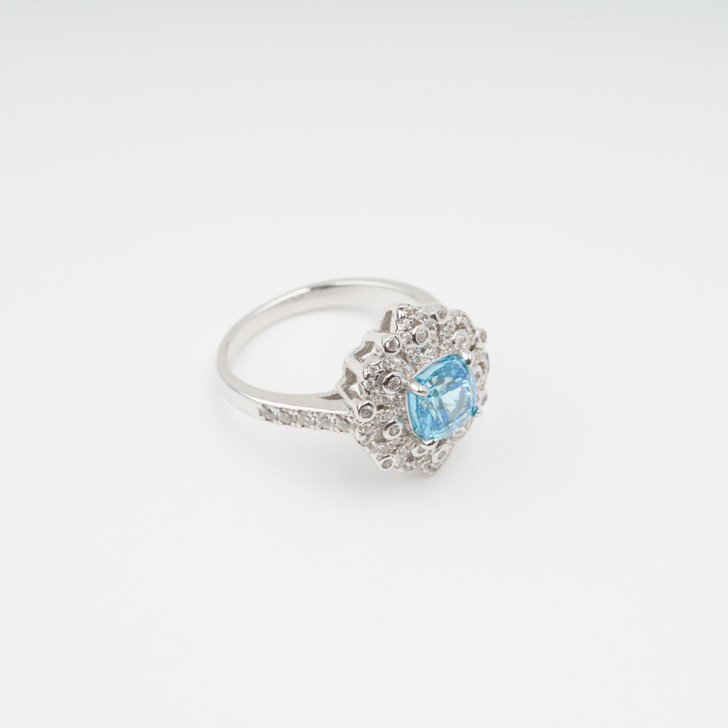 Énigme Blue Cushion Cut Gemstone Sterling Silver Ring