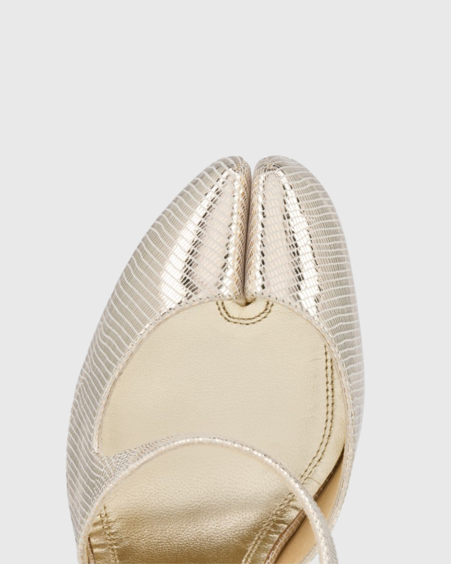 Fiore Texture Tabi Pumps In Gold