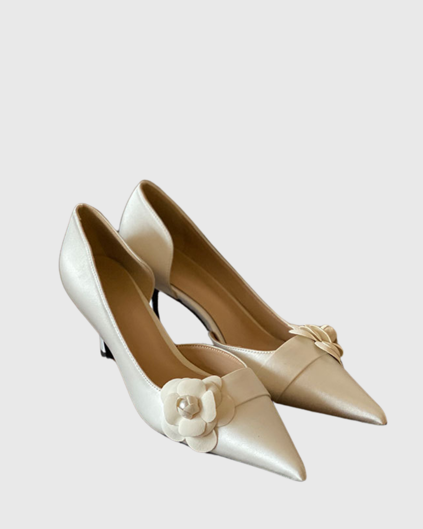 Zadie Flower Irregular Pumps In White