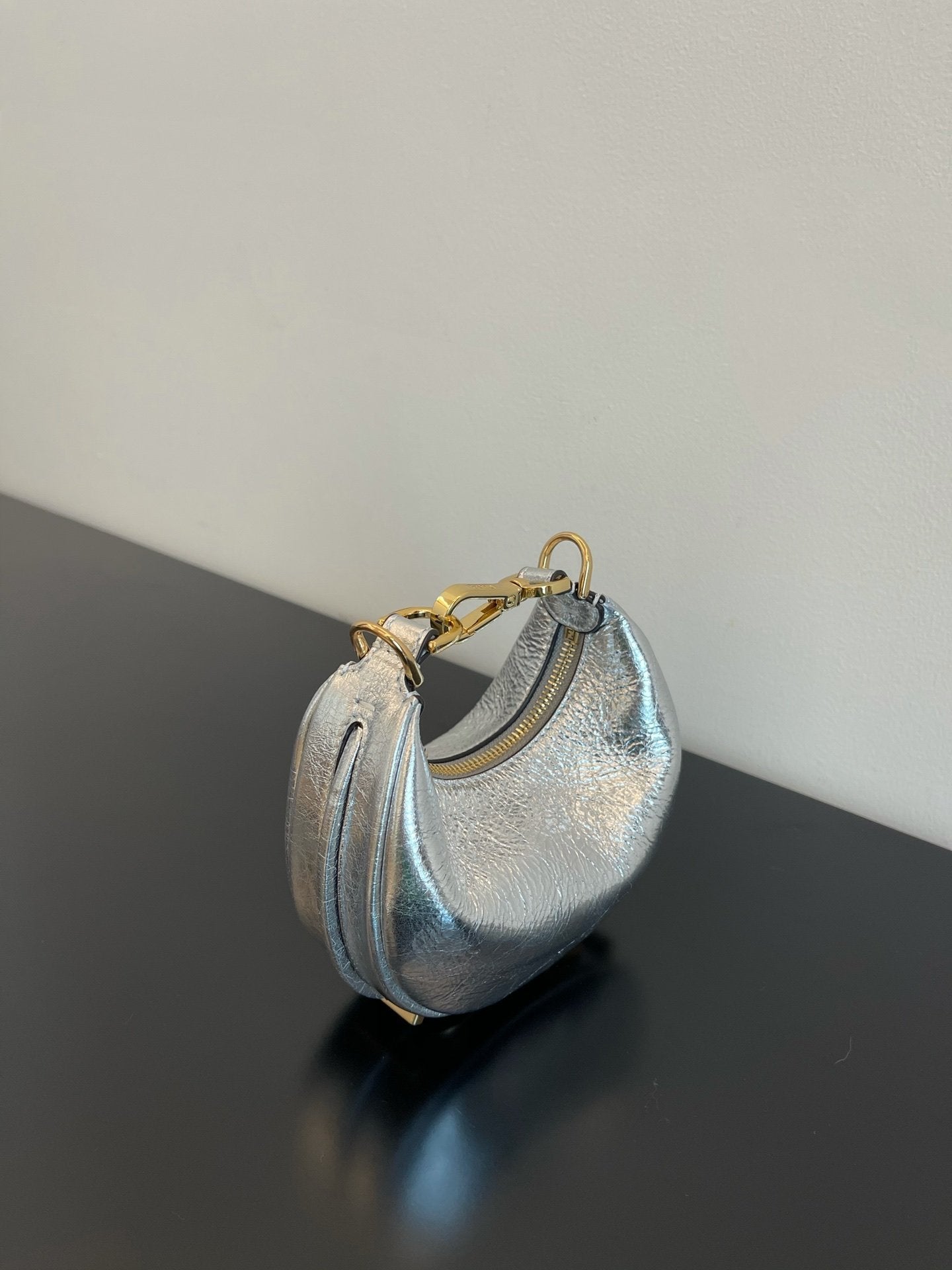 FI Nano FIgraphy Silver For Women, Handbags 6.7in/17cm FF 7AS089AISPF1HIC