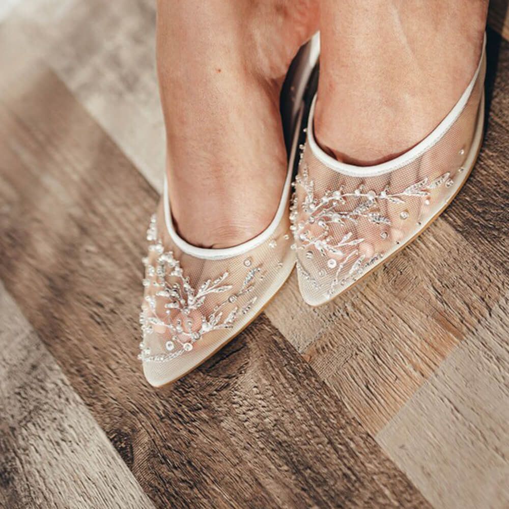 Elegant White Bridal Shoes Mesh Embroidered Pointy Toe Low-Heel Pumps