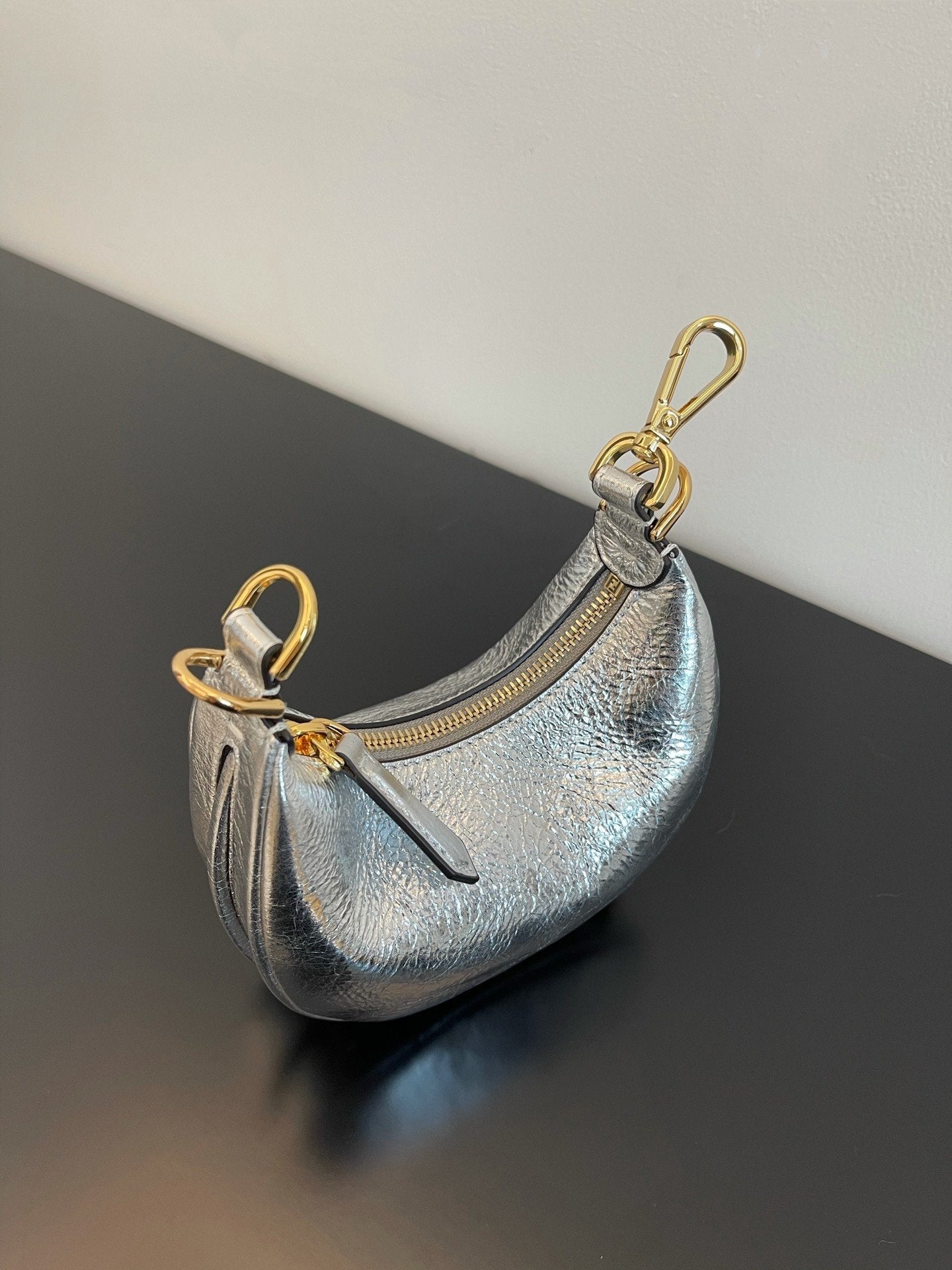 FI Nano FIgraphy Silver For Women, Handbags 6.7in/17cm FF 7AS089AISPF1HIC