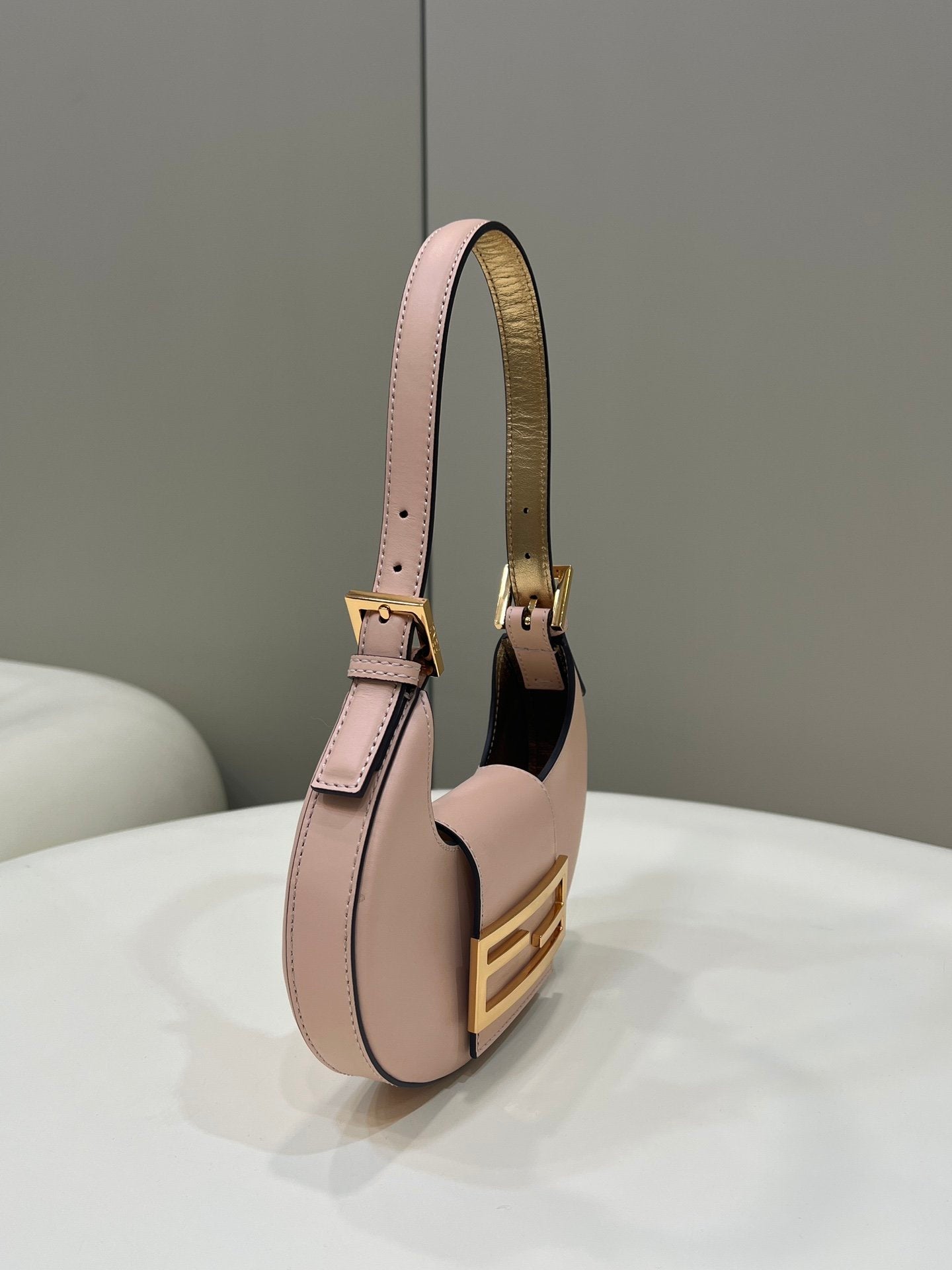 FI Cookie Pale Pink For Women, Handbags, Shoulder Bags 7.4in/19cm Pink FF 8BS065AAIWF14N1