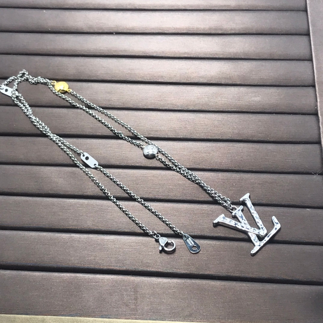 EN – Lux LV Necklaces 074