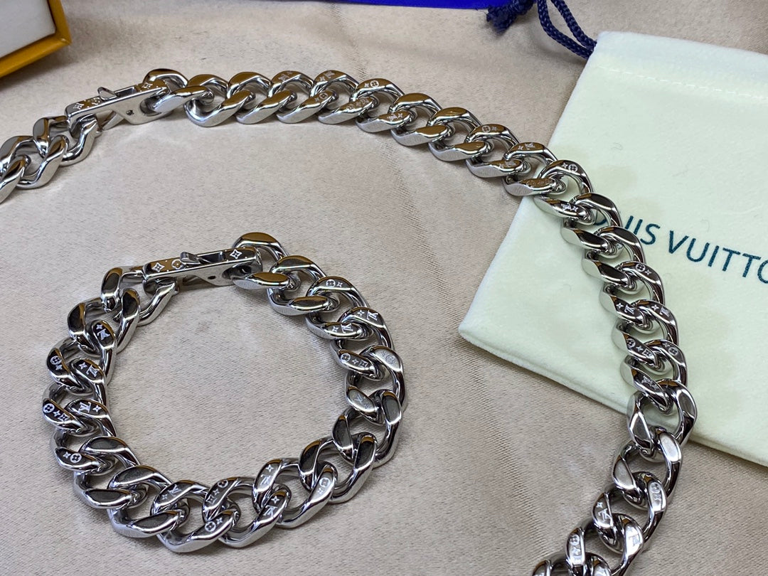 EN – Lux LV Necklaces 094