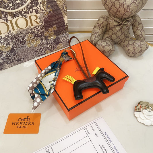 EN – Lux Keychains LUV 087