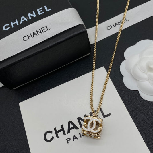 EN – Lux CHL Necklaces 017