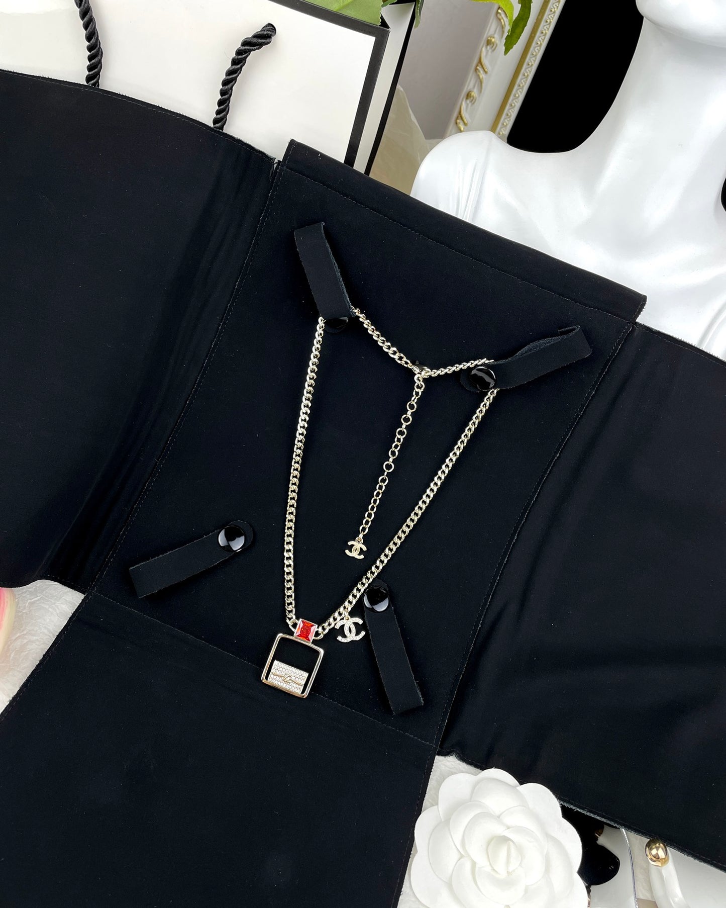 EN – Lux CHL Necklaces 004