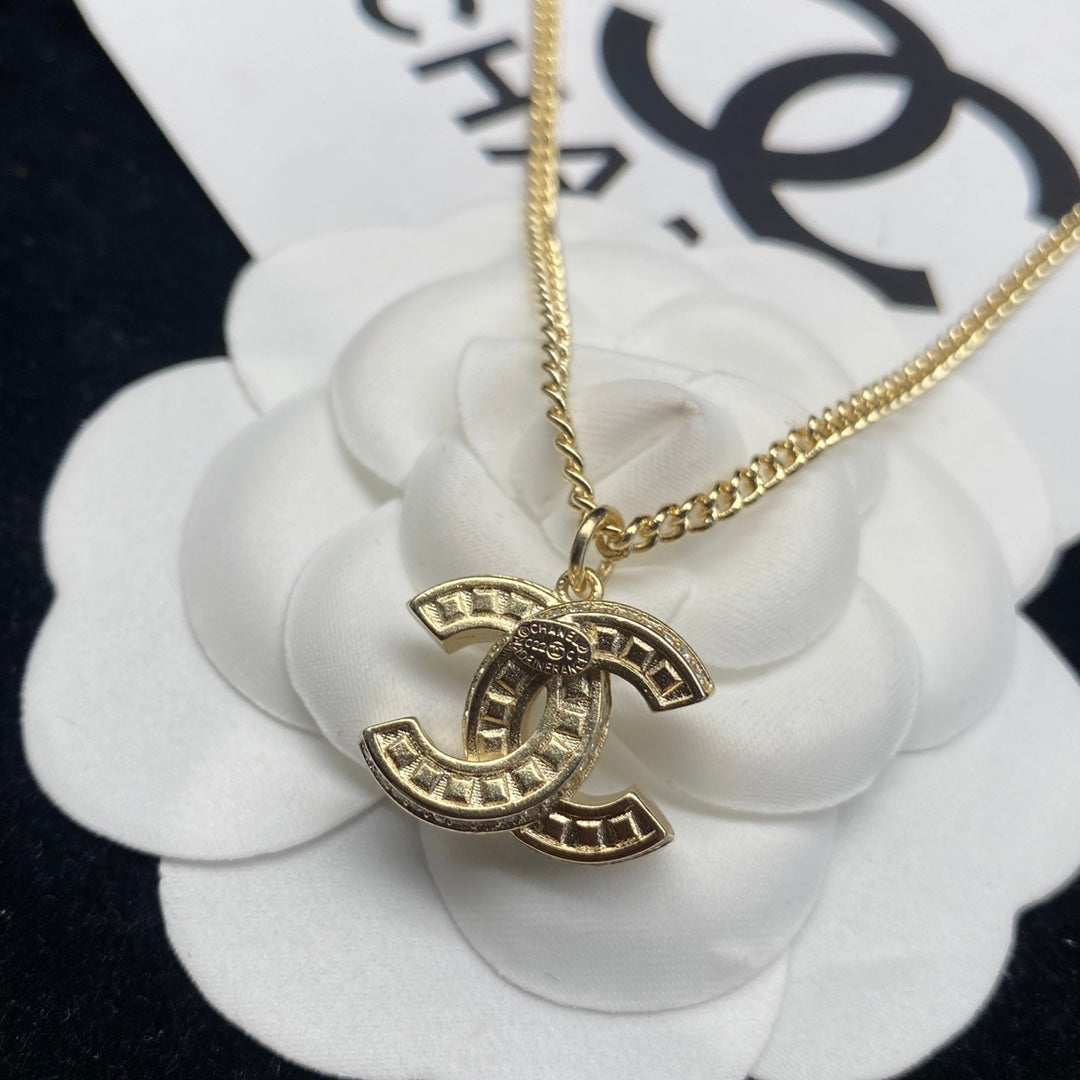 EN – Lux CHL Necklaces 039