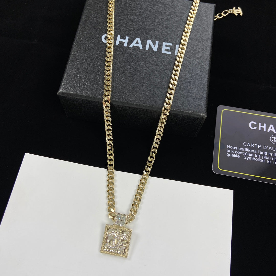 EN – Lux CHL Necklaces 028
