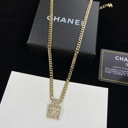 EN – Lux CHL Necklaces 028