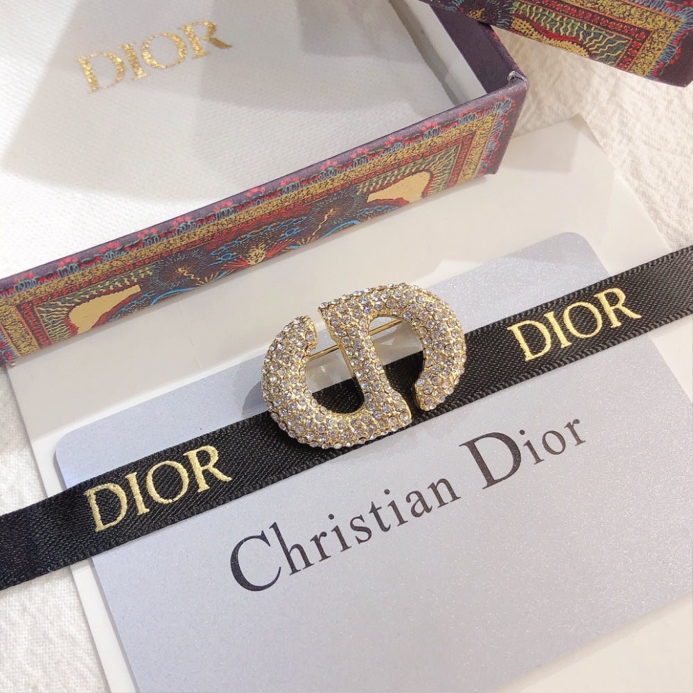DIOR CD BROOCH GOLD WITH STONES ATTACHED