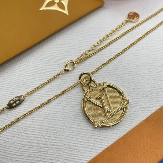 EN – Lux LV Necklaces 064