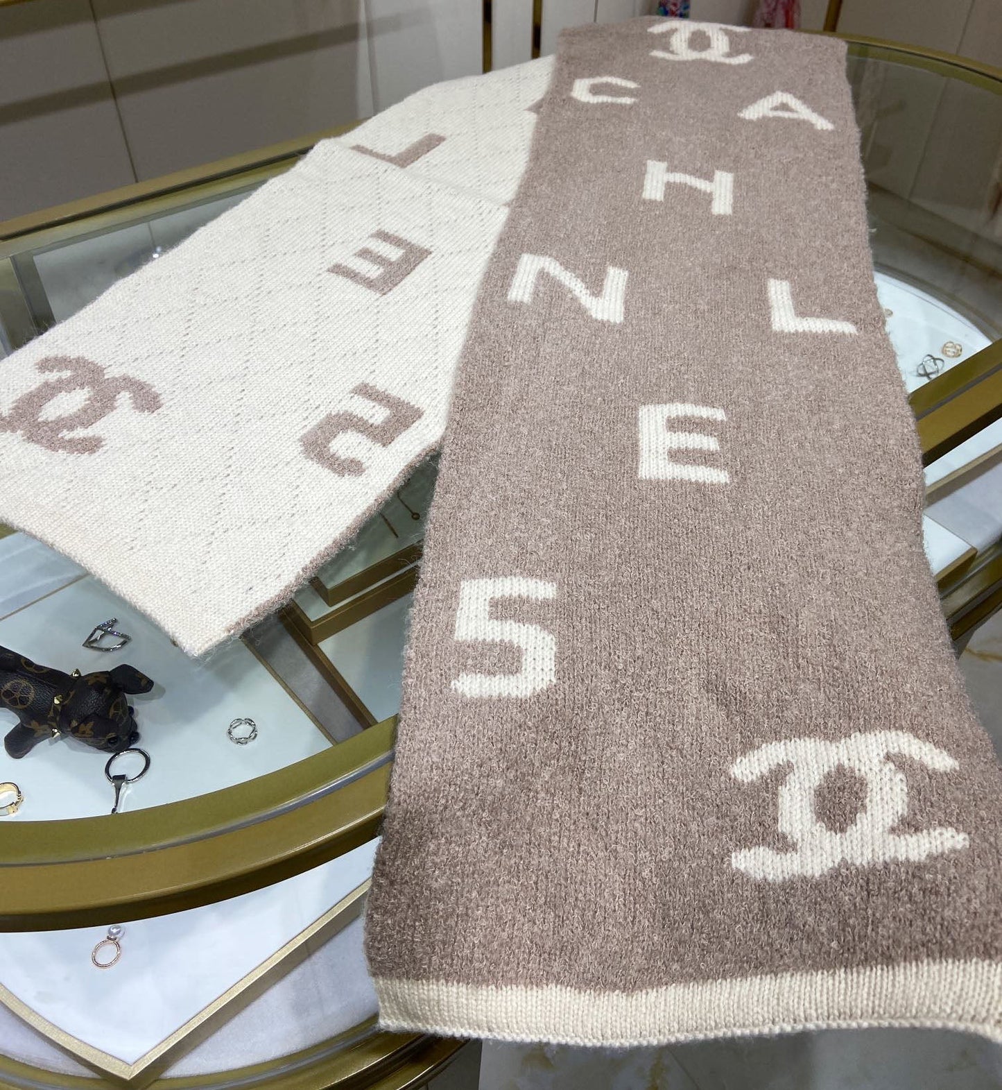 EN – Luxury CHL Scarf 006