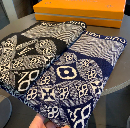EN – Luxury LUV Scarf 008