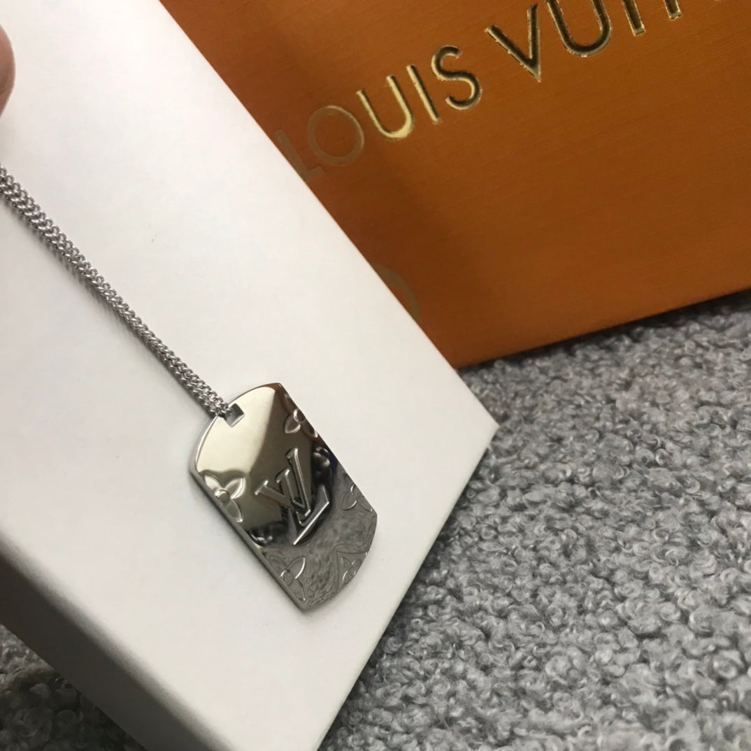 EN – Lux LV Necklaces 015