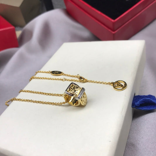 EN – Lux LV Necklaces 007