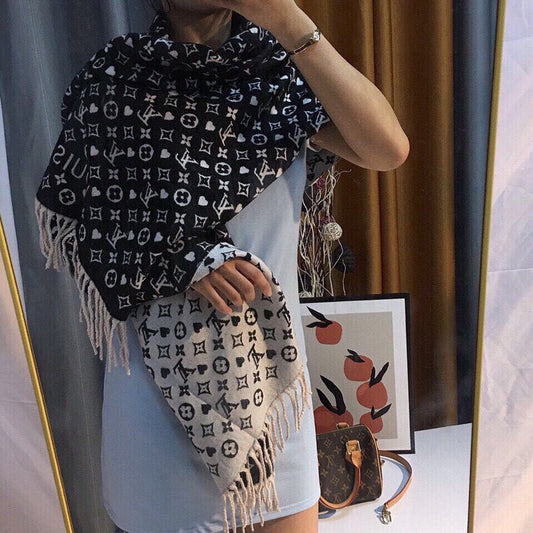 EN – Luxury LUV Scarf 031