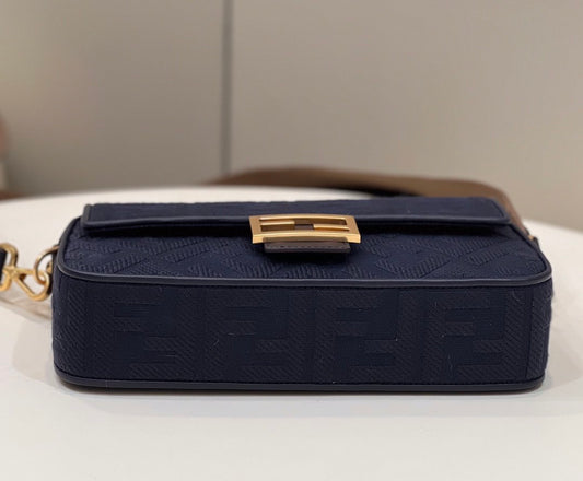FI Baguette Dark Blue For Women, Handbags, Shoulder And Crossbody Bags, 10.6in/27cm FF 8BR600AC9OF19PO