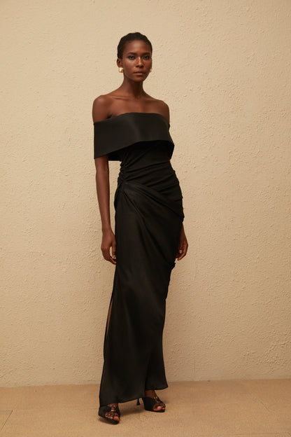Éther Black Off-Shoulder Satin Maxi Dress