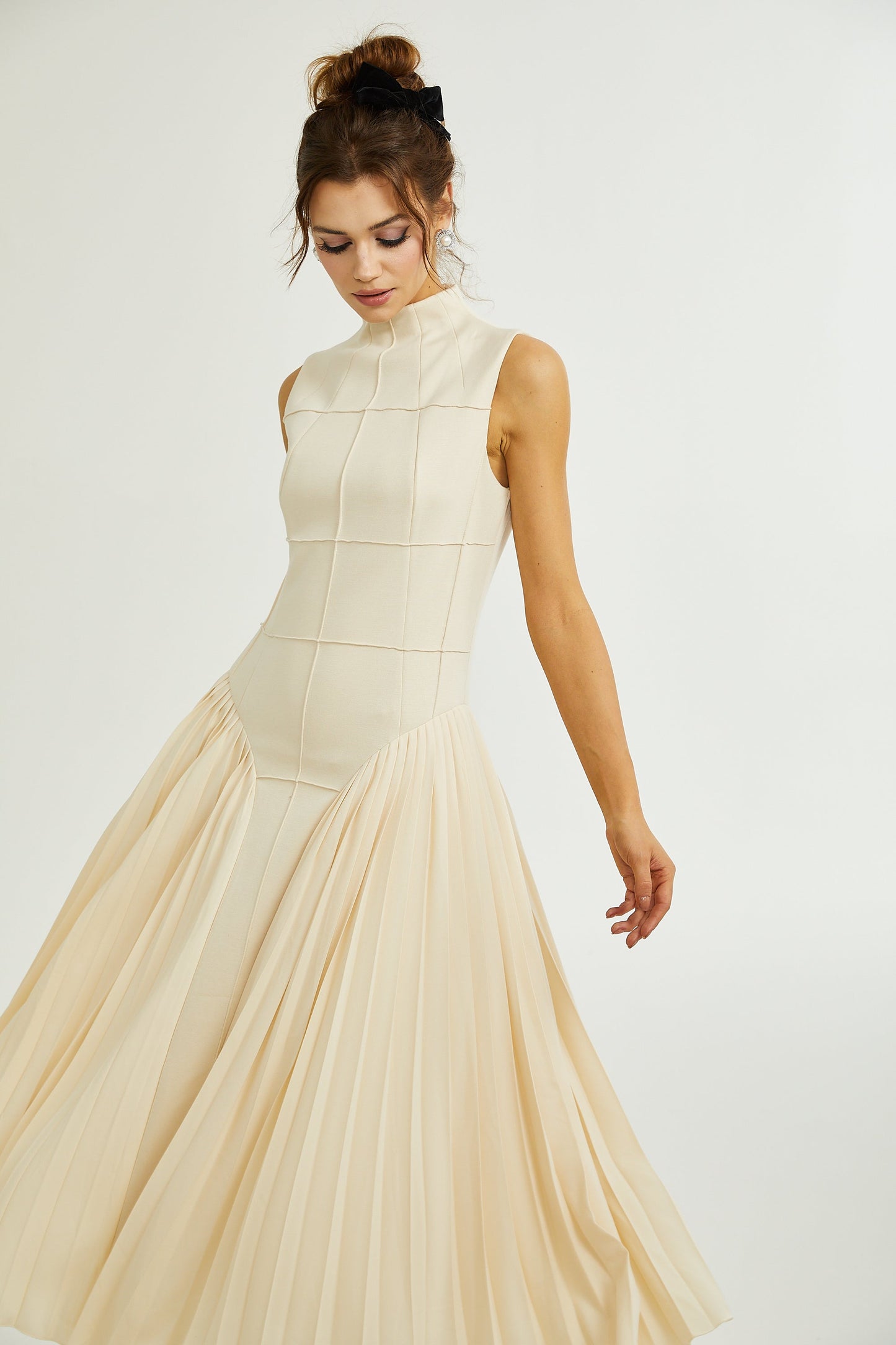 Safiya sleeveless pleated dress