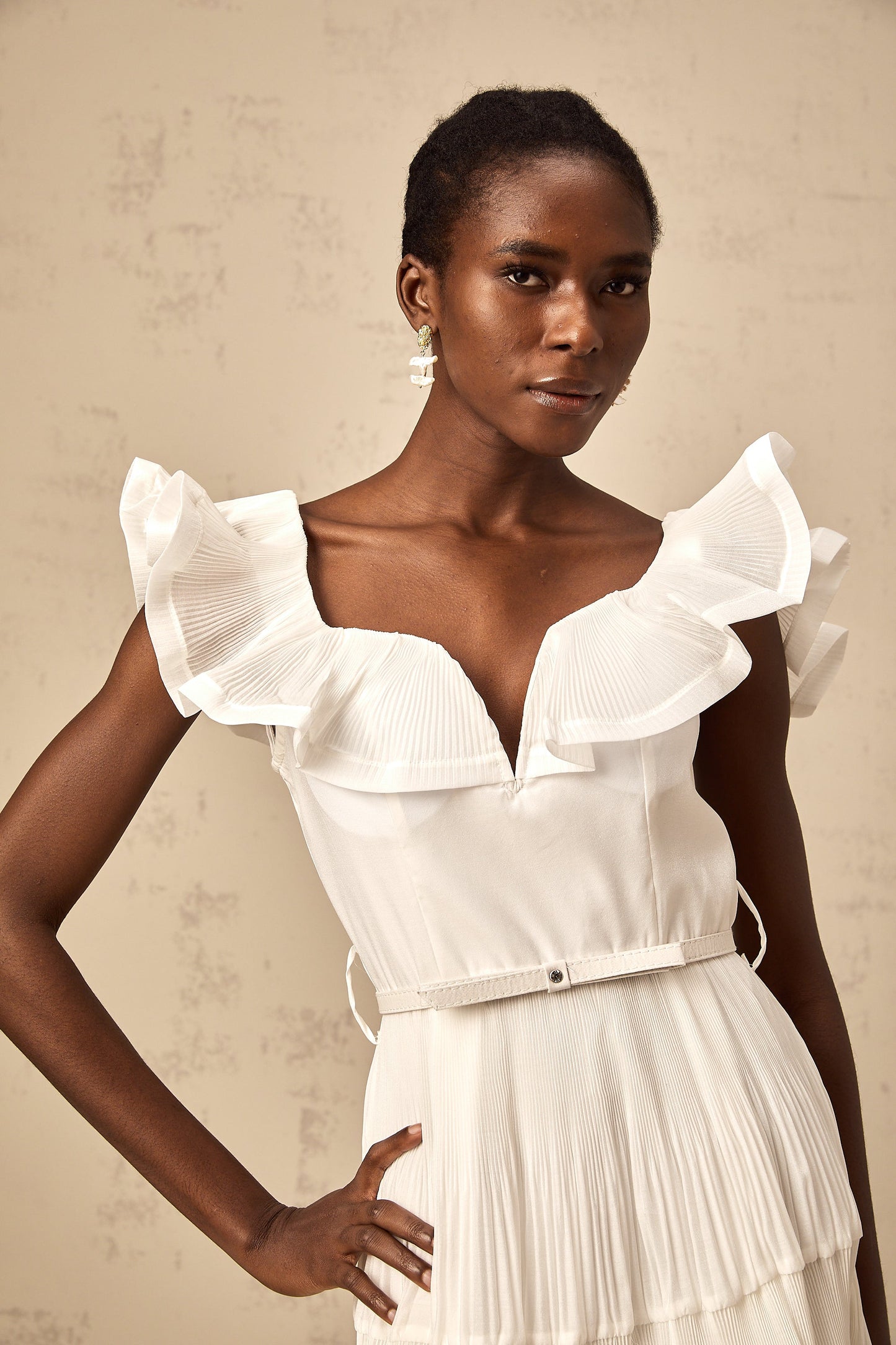Éliane white frilled neckline pleated mini dress
