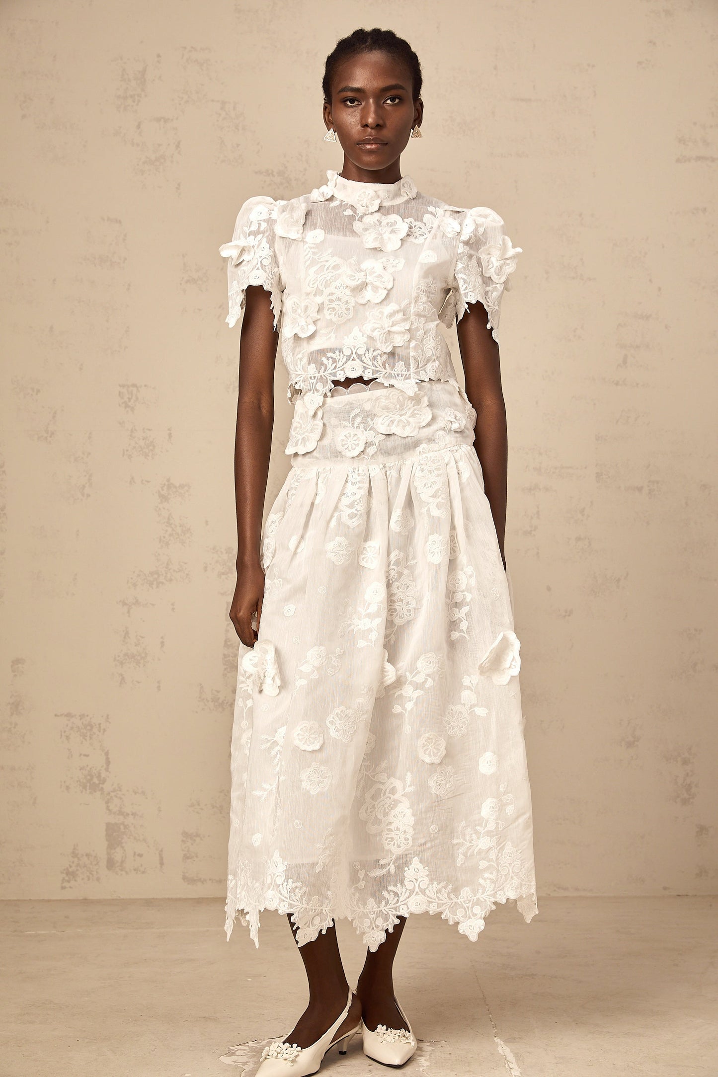 Thérèse white flower-embroidered top & skirt matching set