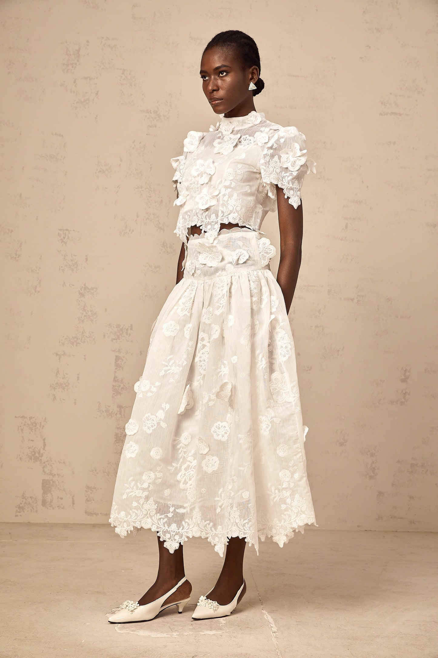 Thérèse white flower-embroidered top & skirt matching set