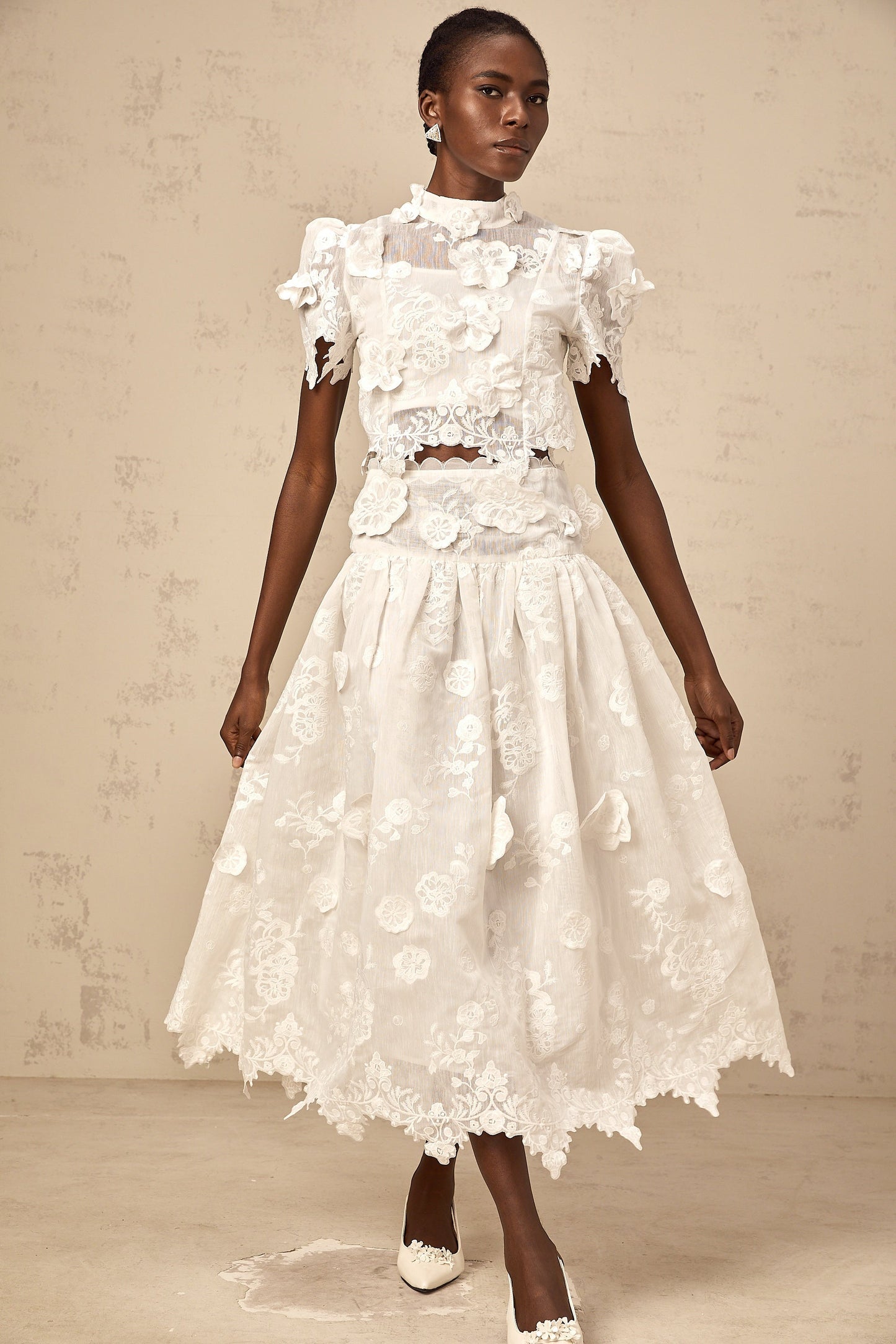 Thérèse white flower-embroidered top & skirt matching set