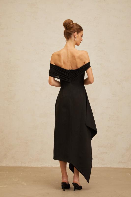 Béryl Black Off-Shoulder Asymmetrical Maxi Dress