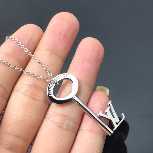 EN – Lux LV Necklaces 043