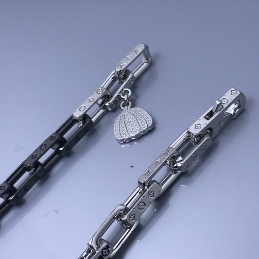 EN – Lux LV Necklaces 041