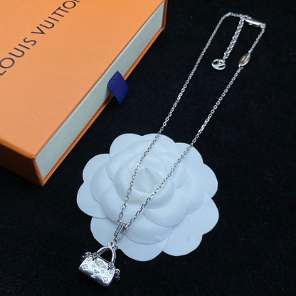 EN – Lux LV Necklaces 054