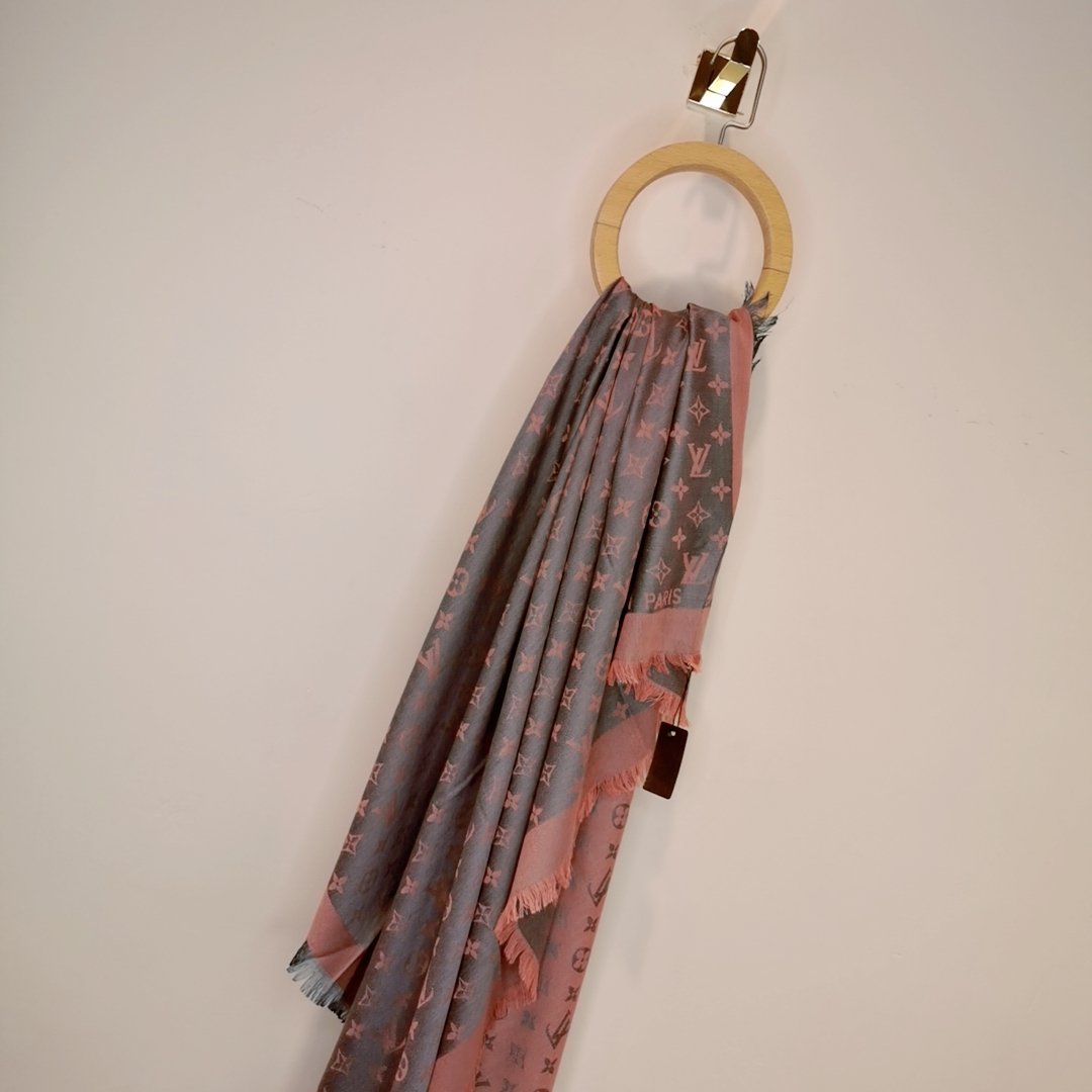 EN – Luxury LUV Scarf 021