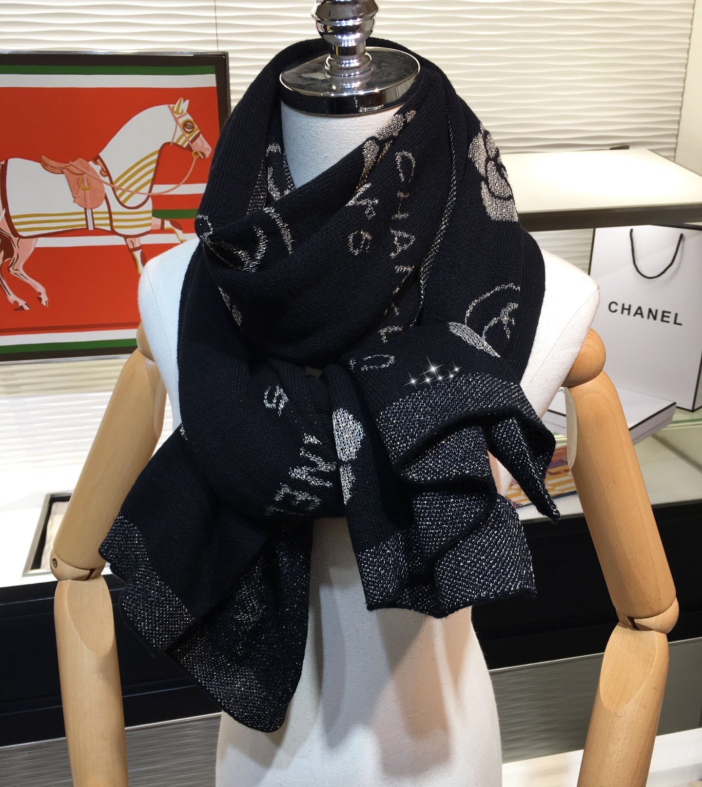EN – Luxury CHL Scarf 001