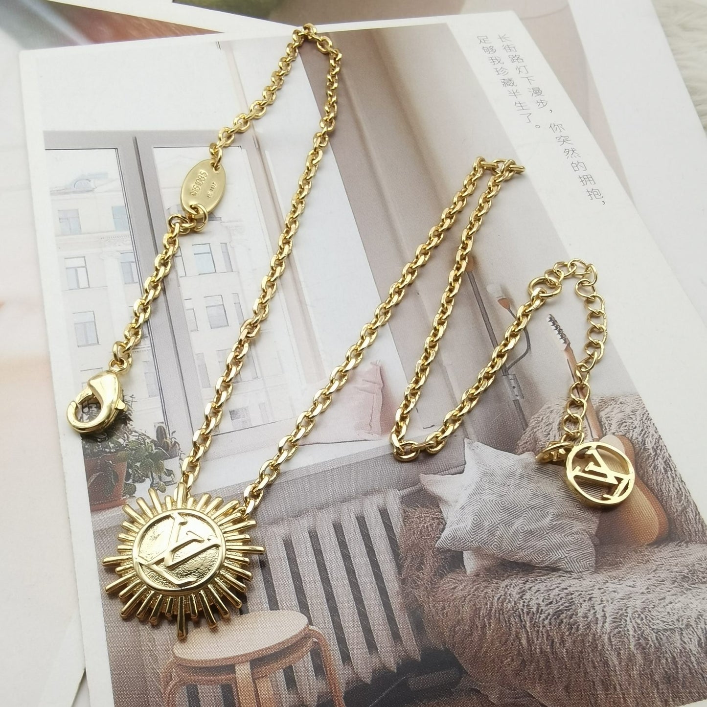 EN – Lux LV Necklaces 068