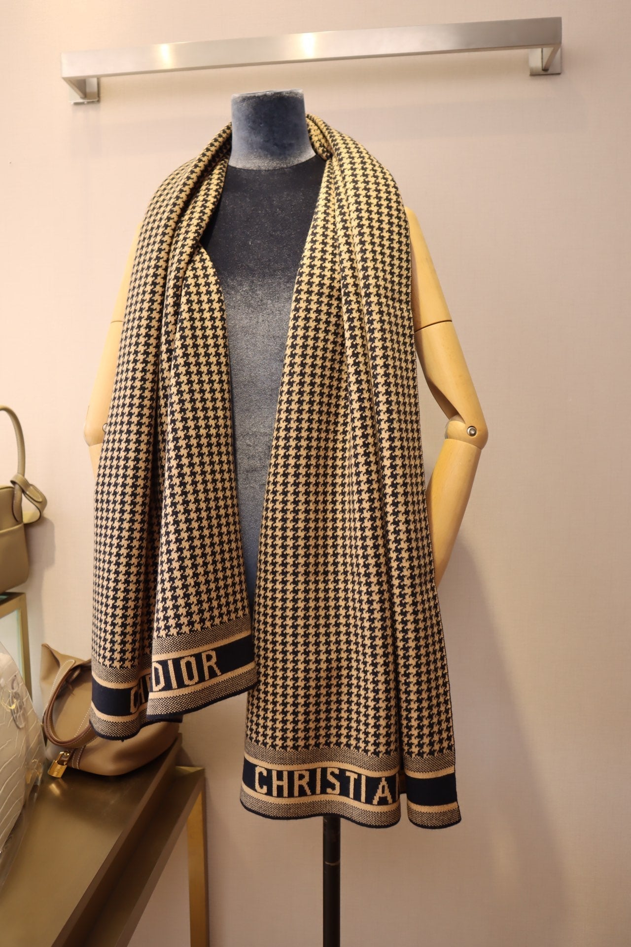 EN – Luxury DIR Scarf 007
