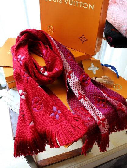 EN – Luxury LUV Scarf 002