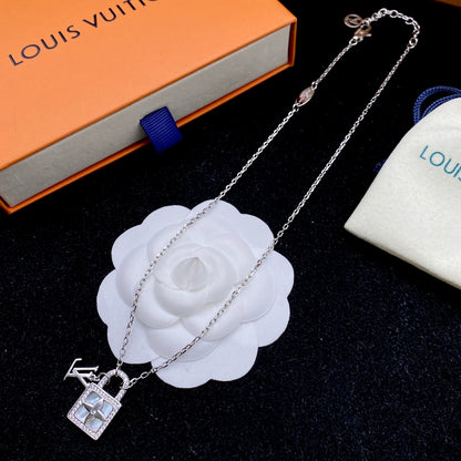 EN – Lux LV Necklaces 045