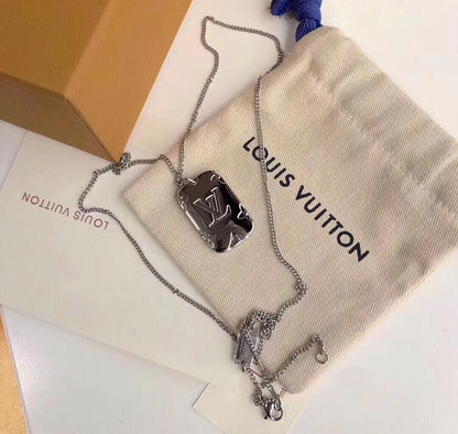 EN – Lux LV Necklaces 011